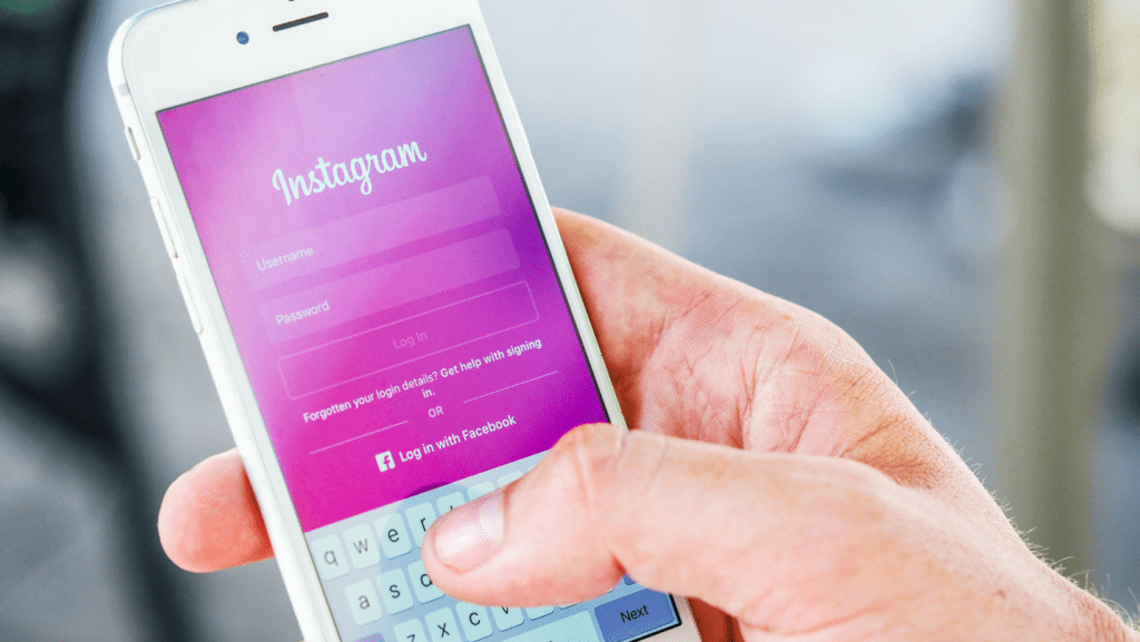 Découvrez comment répondre à un message Instagram sur votre téléphone mobile grâce à l'application Instagram. Apprenez à envoyer des messages facilement.